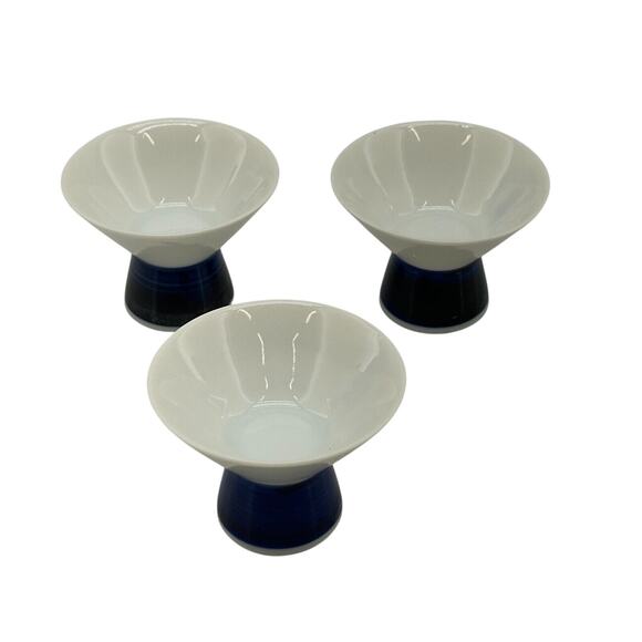 Vintage Japan Shirayuki Sake Set Blue & White Porcelain Carafe & 3 Cups Set - Picture 11 of 13